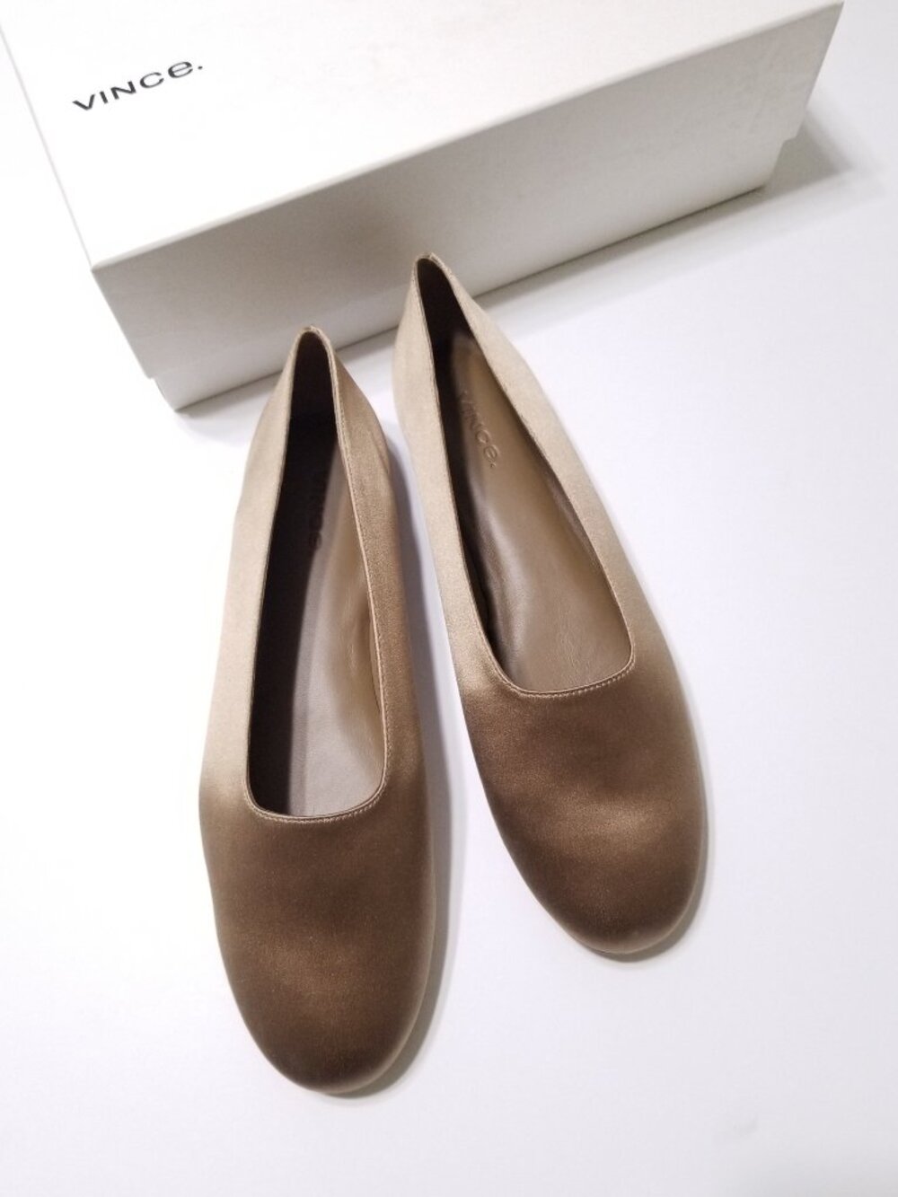 NIB Vince Maxwell Italian Satin Ballet Flat Glove Shoes in Fawn Taupe $225‎